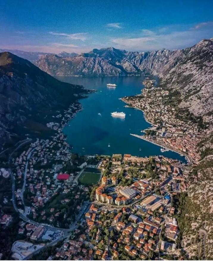 Red House Apartment Kotor Exteriér fotografie